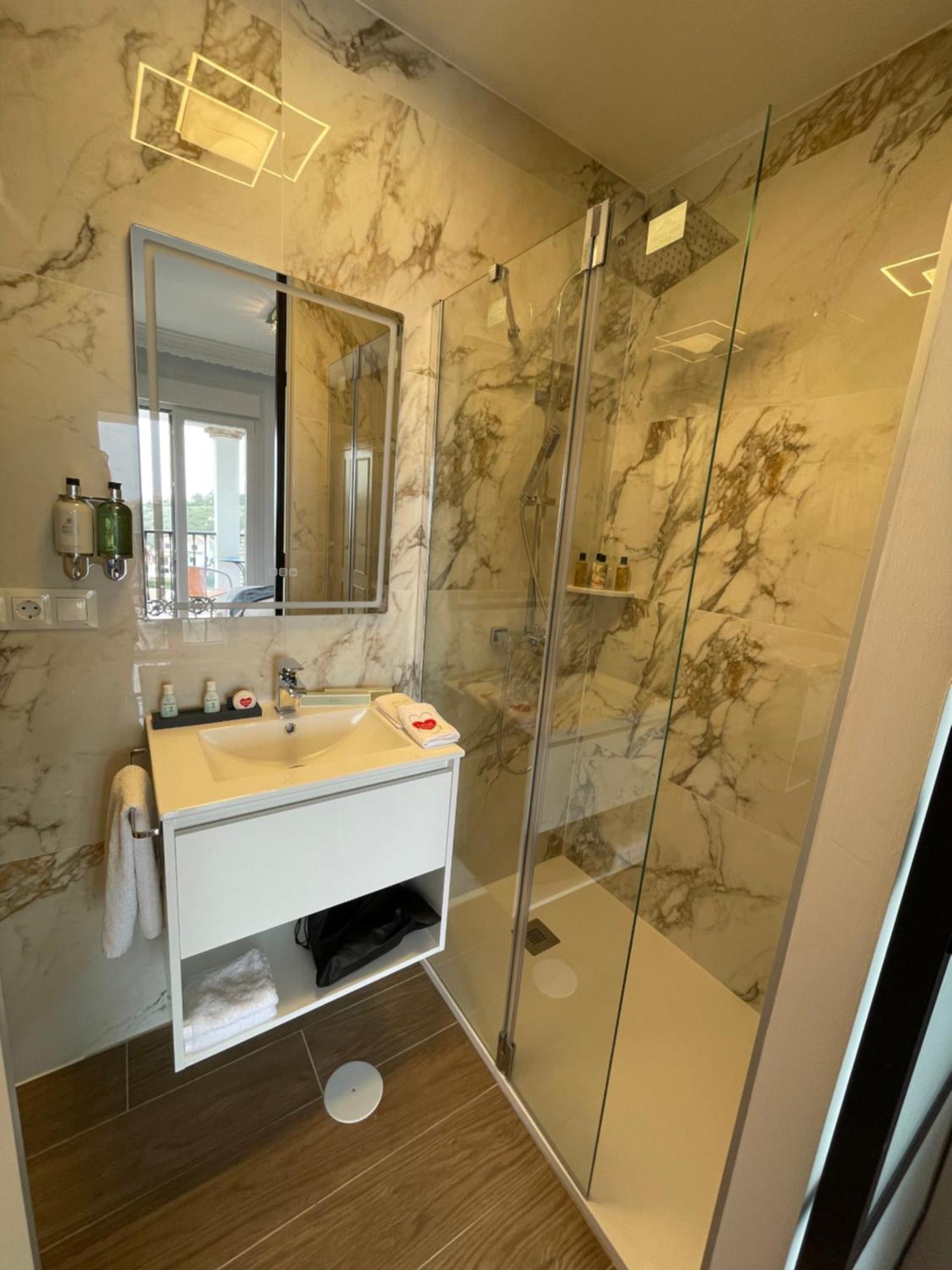 Cariad Boutique Bed & Breakfast La Cala Del Moral Room photo